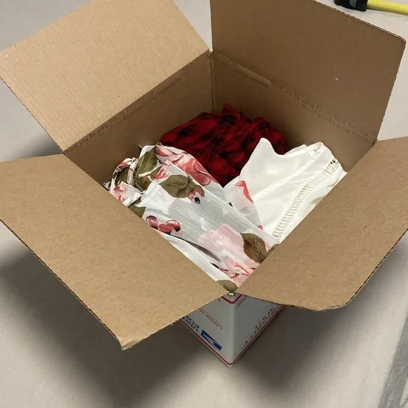 NOT FOR SALE Women’s tops mystery bundle - Picture 4 of 4